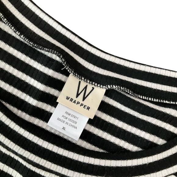 Wrapper Women's Black and white Striped Top Size XL - Picture 2 of 6
